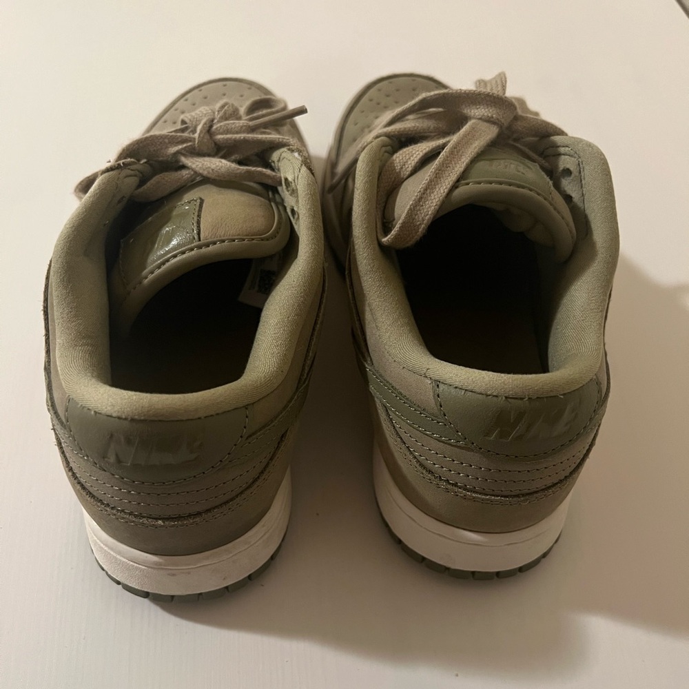 Nike Low Dunk in Olive green - Picture 2 of 4